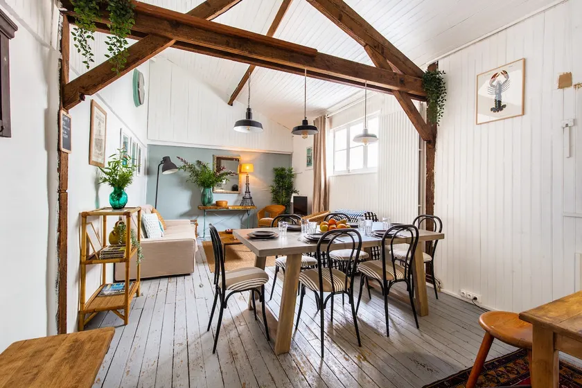 Paris Antic market apartment - Image 1