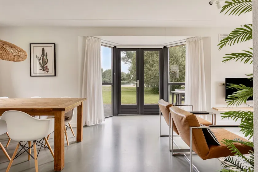 Holiday home by the water with a view - Image 1