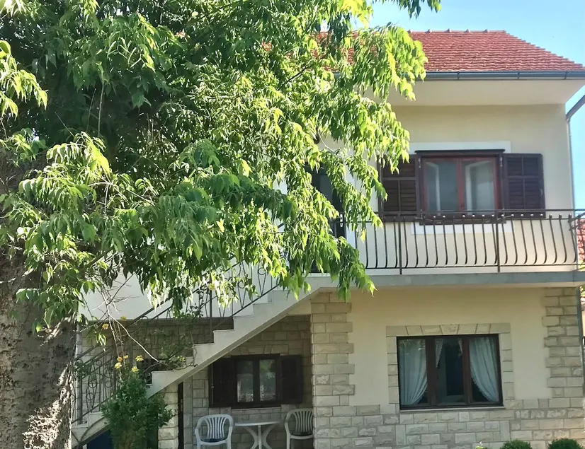 Family friendly holiday home "Ana" with pool - Image 1