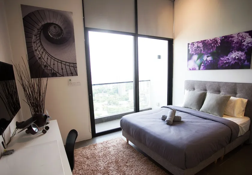 KL Sentral EST Bangsar, High Floor Loft, LRT, 4pax - Image 1