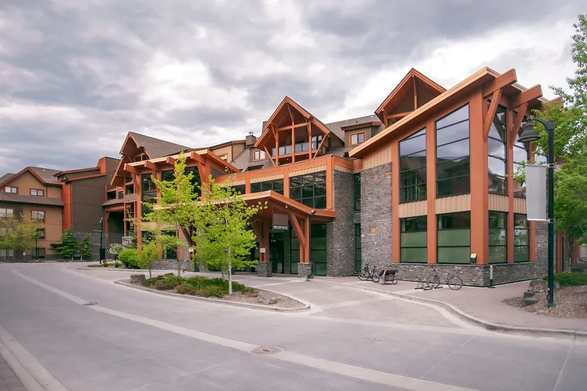 Quaint mountain getaway at Canmore Resort & Spa - Image 1