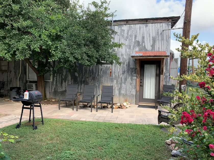 Bungalow Suite #B - Cloud Lane - Image 1