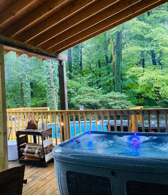 4BR Seven Springs Cabin + BIG Hot Tub - Image 1