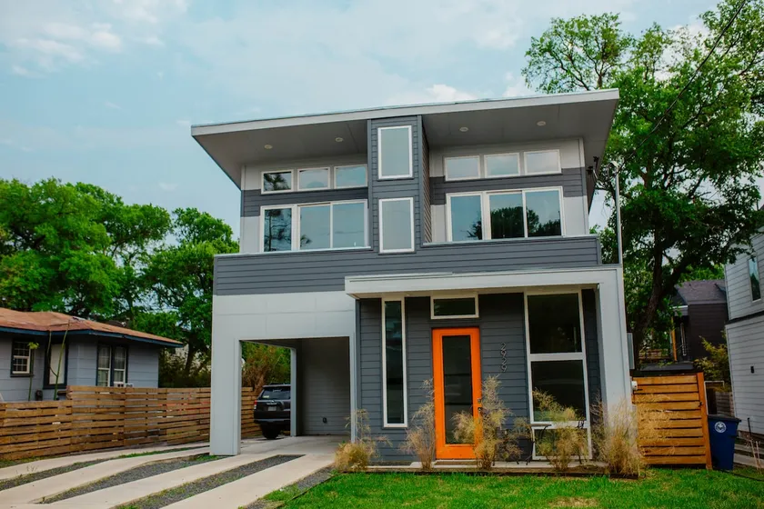 Luxurious Dual-Master Entire House - Image 1
