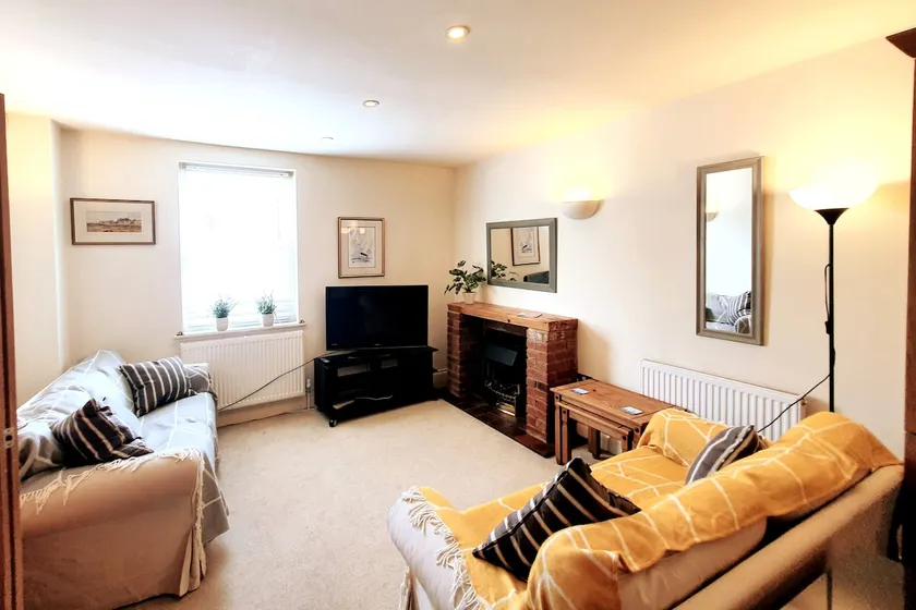 Charming Mews House in the Heart of Lymington - Image 1