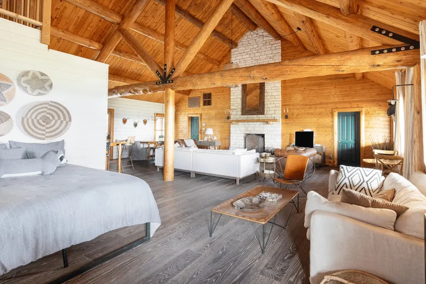 Magical, Spacious Log Cabin, Hill Country Views - Image 1