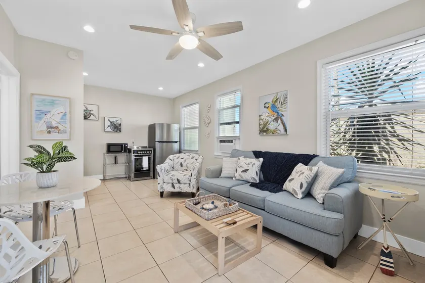 Sandy Toes & Salty Kisses- Sleeps 4 - Close Beach - Image 1