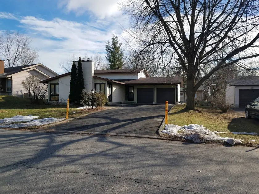 Bright, clean, comfortable, well maintained home - Image 1