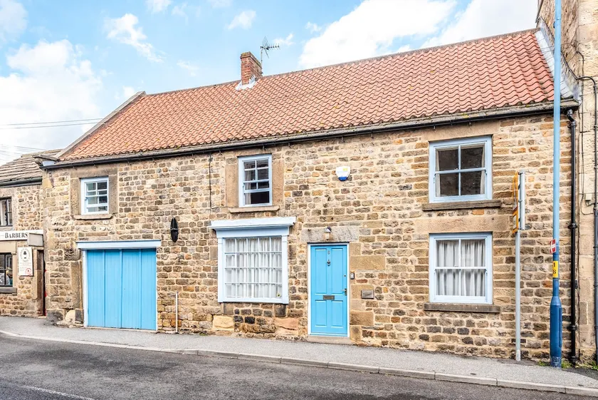 Cosy Cottage, Market Square View, Grade 2 Listed! - Image 1