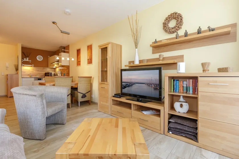 Apartment near the beach at the marina - Image 1