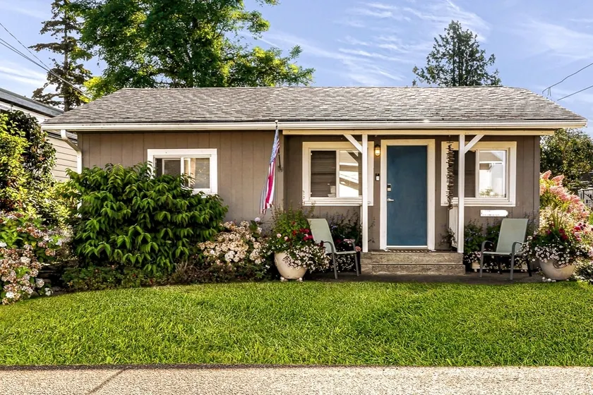 Neptune Beach Cottage - Image 1