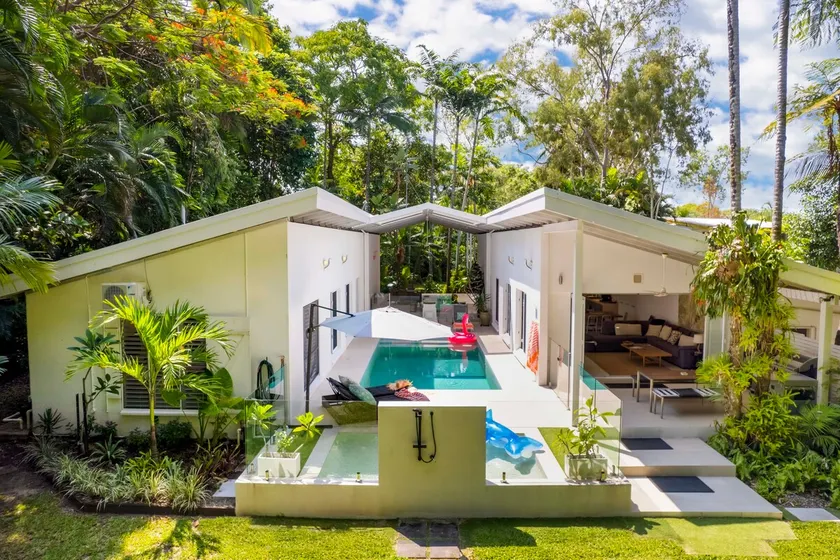 Pavilions in the Palms Heated Pool Short Path To Beach Five Bedrooms Sleeps 14 - Image 1