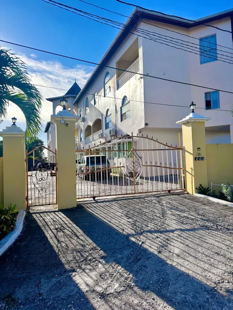 Near Ocho Rios/AC/Balcony/Hot Water/Quiet/2 Bed/8A - Image 1