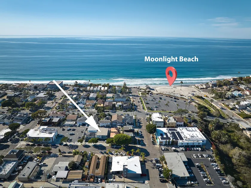 Steps To Sand Moonlight Beach Cottage - Image 1
