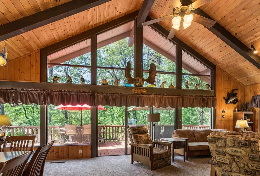 Gorgeous Lakehouse w/Hot Tub,Pool Table, Game Room - Image 1