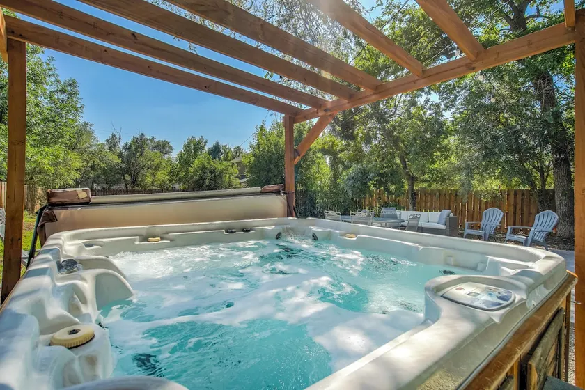 Walk Downtown | Hot Tub | King Bed | Fire pit - Image 1