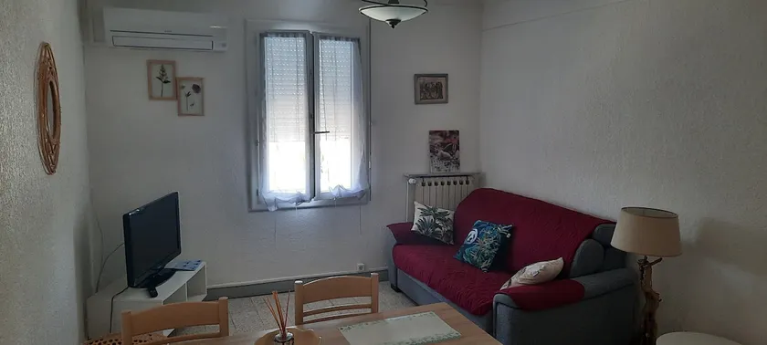60 m² apartment close to beaches and amenities - Image 1