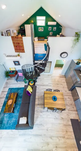 Modern stylish guesthouse central to everything! - Image 1