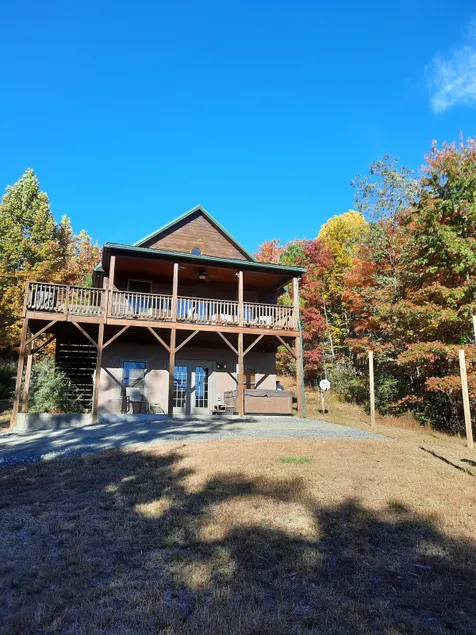 Misty Mountain Retreat - Hot Tub / Pet Friendly / Wifi / Scenic Mountain Views - Image 1