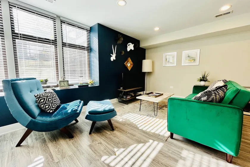 Peaceful & Airy Modern-Chic Condo in Trendy Pilsen - Image 1