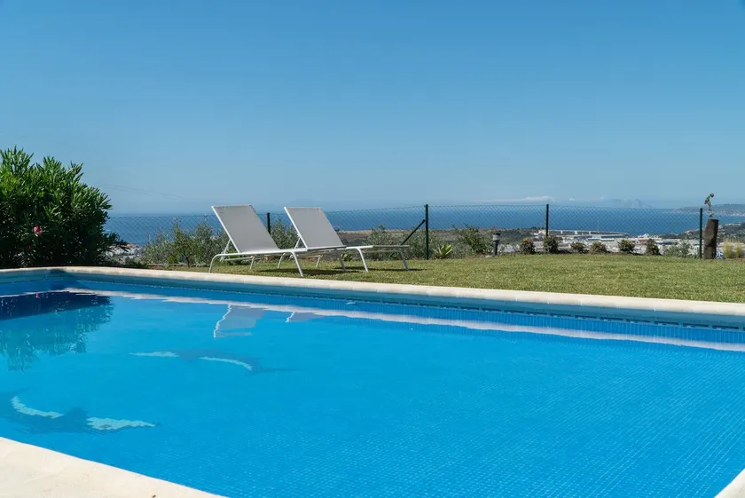 Incroyable villa de deux chambres e vue imprenable, Surplombant la ville d'Estepona et la mer - Image 1