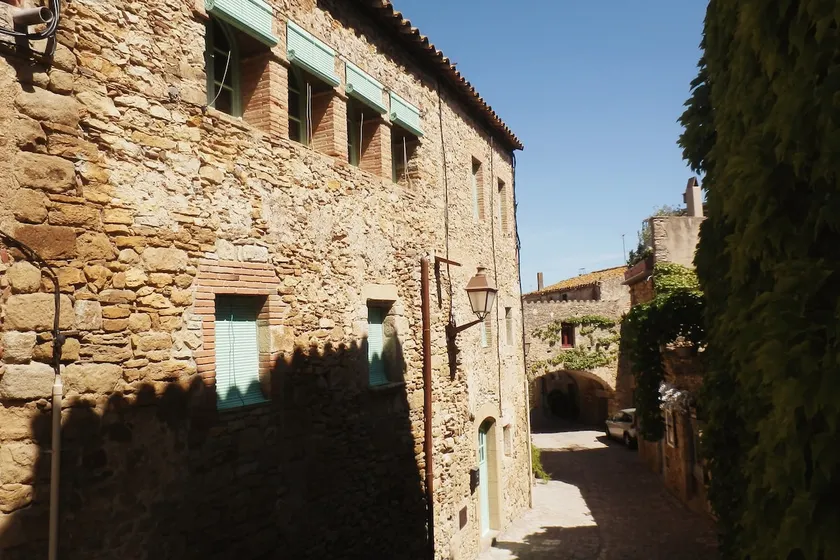 cottage in Peratallada - Image 1