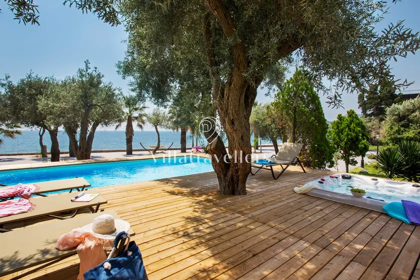 Incredible Seafront Villa with Pool & Jacuzzi - Image 1