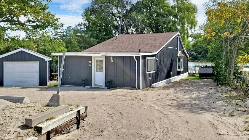 Main Beach River Retreat - Wasaga Beach 1 - Main Strip - 95 Mosley St - Image 1