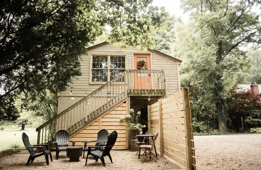 Carriage House minutes from Town & Denison - Image 1