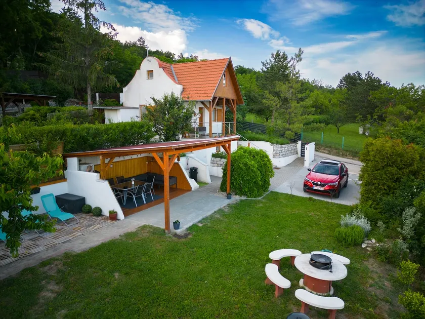 Panorama Guesthouse Paloznak - Image 1