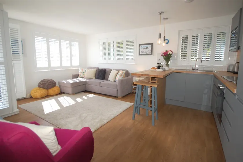 Stilfuld renoveret lejlighed i det centrale Salcombe, fredelig, privat beliggenhed. - Image 1