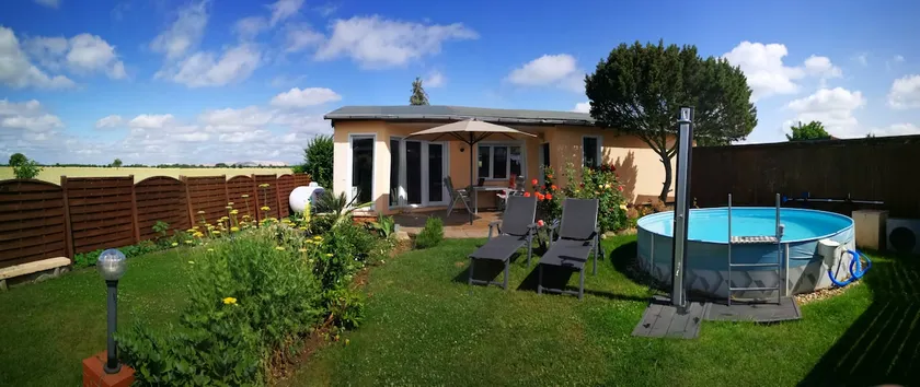 Elbe paradise: Vacation home on Lake Niegripper with pool - Image 1
