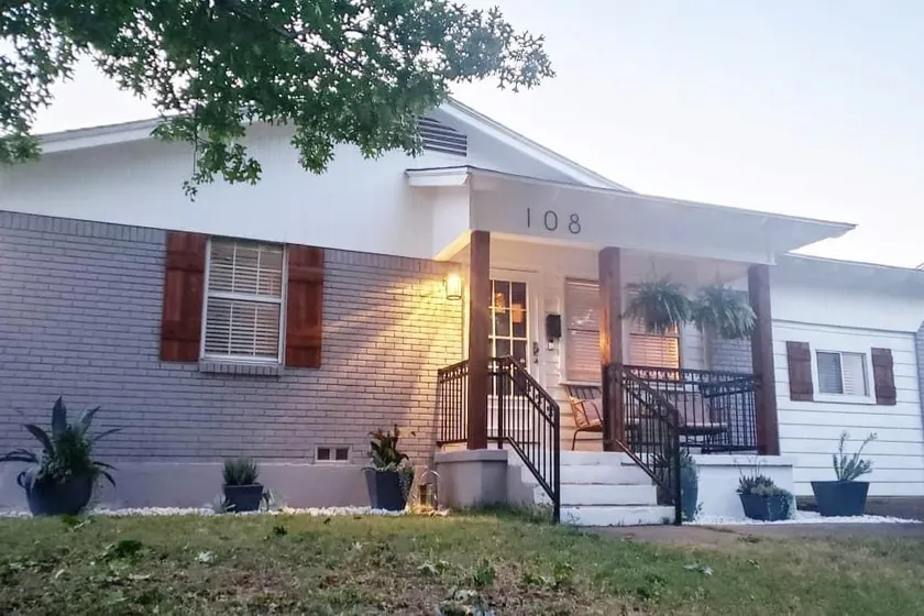 Bright & comfy 3 bed home close to stadium/airport - Image 1