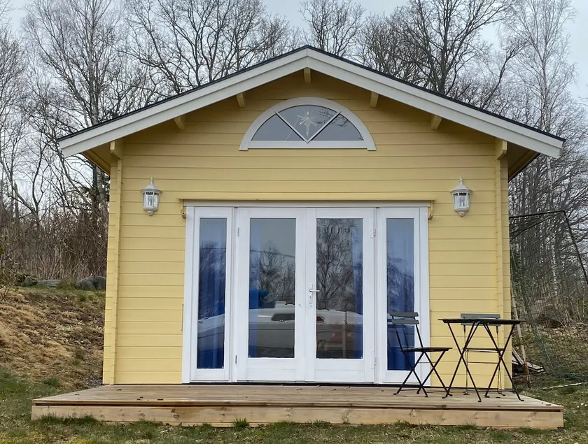 Guest house on Orust with saltwater swimming, beach and lake cabin - Image 1