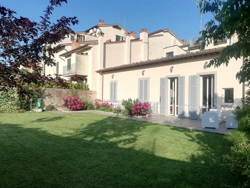 Arezzo Historic Center, Tuscany – Sleeps 4/8 + garden - Image 1