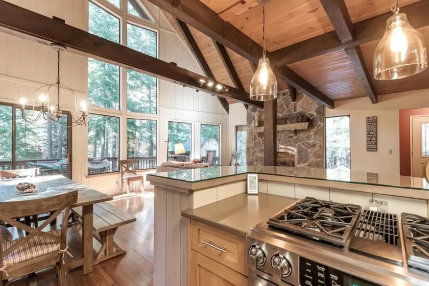 Cozy Truckee cabin in Tahoe Donner with modern luxuries and e-vehicle charging - Image 1