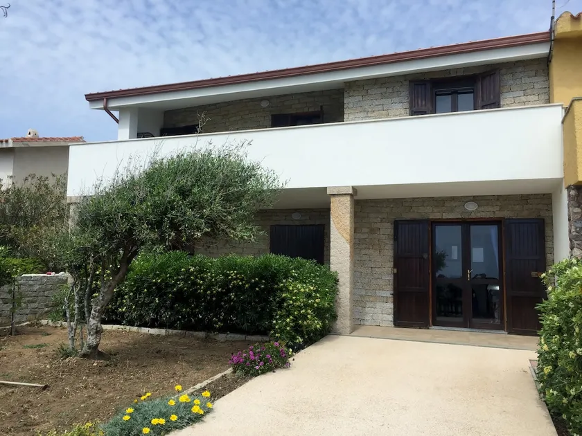 Seafront villa - Image 1