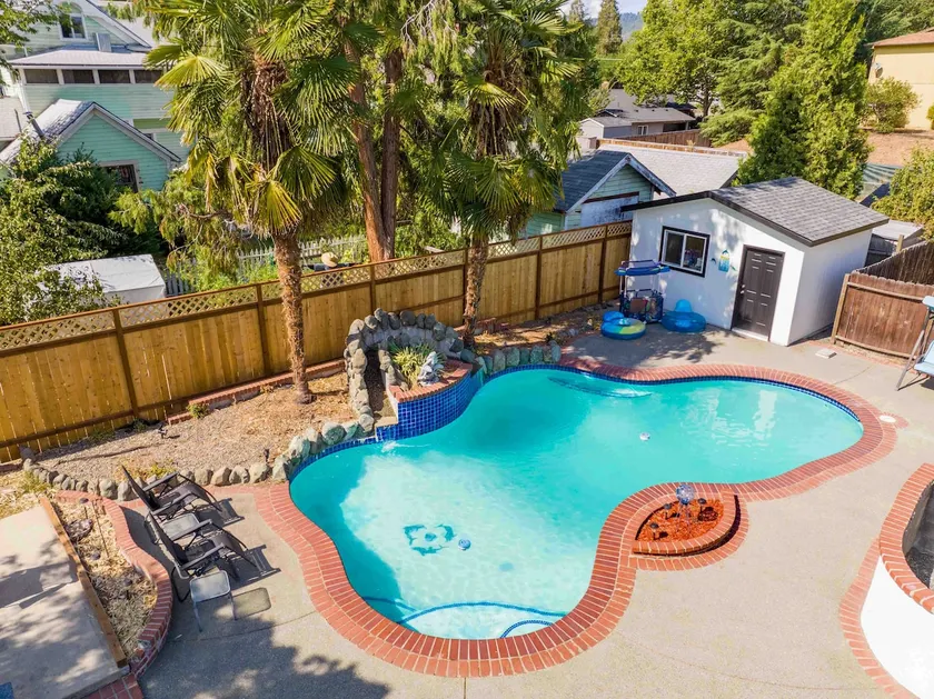 Cool Blue Waters-Guest Suite - Image 1