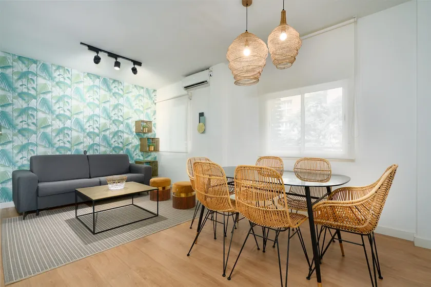 Free parking and comfort, just a few steps away from everything - Image 1