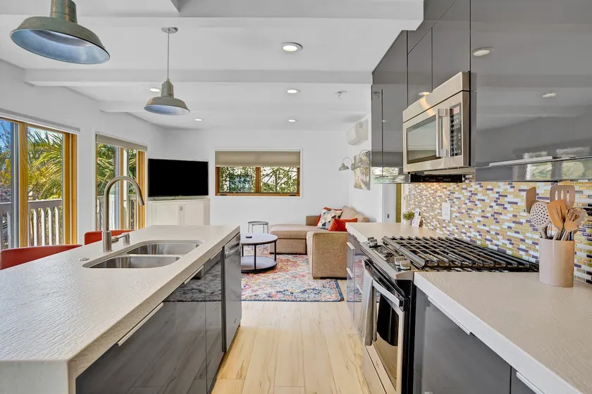 Downtown High End King Suite w/ Patio - Image 1