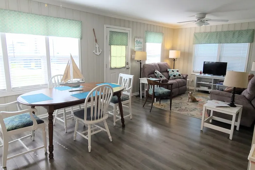 Clean interior! Great Location! Pirates' Hideaway - Image 1