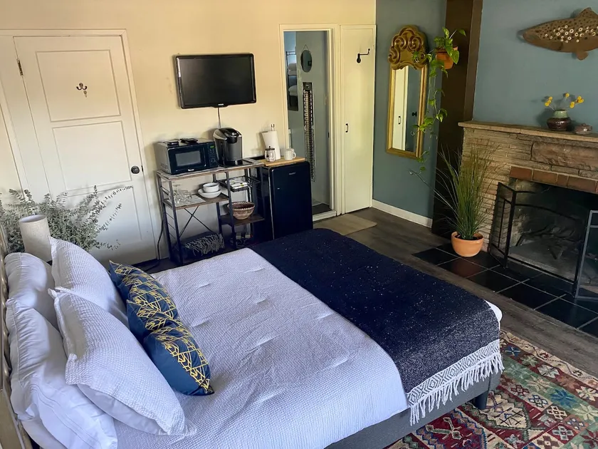 Guest Suite in Eagle Rock - Image 1