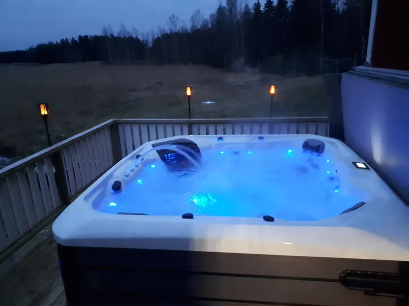 Nice 3-bedroom house, pool, hot jacuzzi, sauna - Image 1
