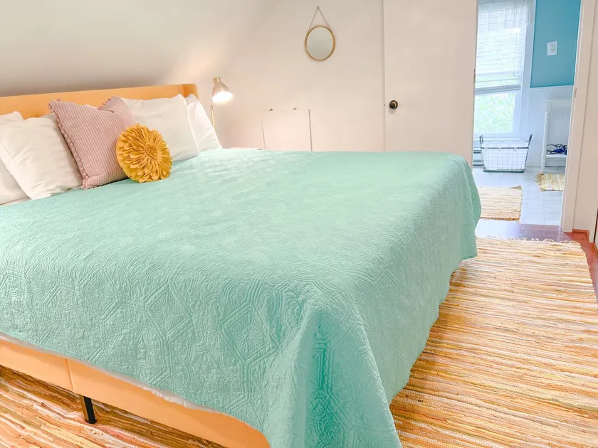 Freedom House Retro Inspired Cottage Apartment - Image 1