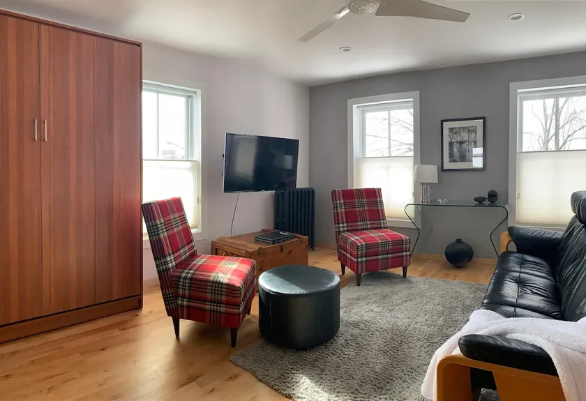 Sun Filled City Style Loft - Image 1