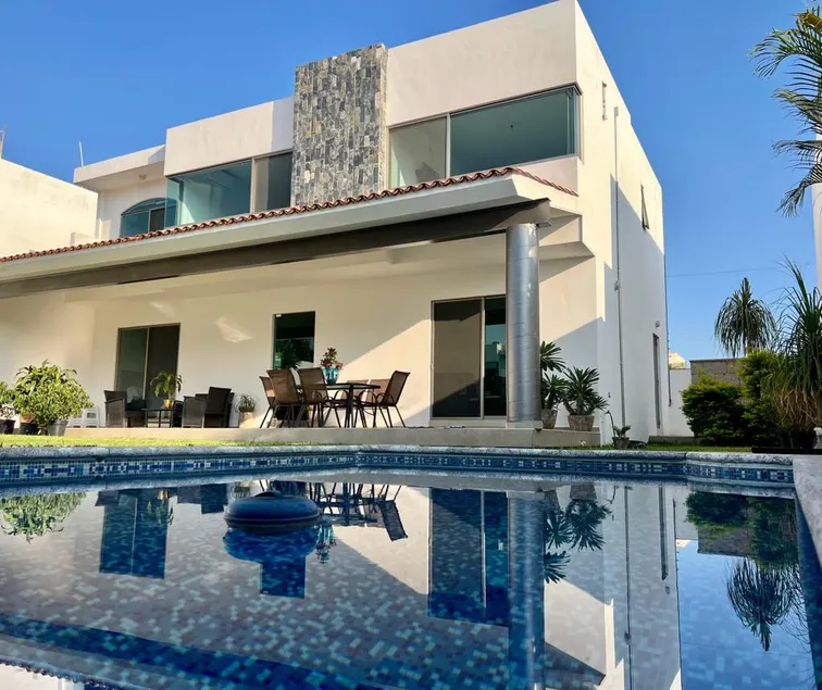 Enjoy the eternal spring heated pool! - Image 1