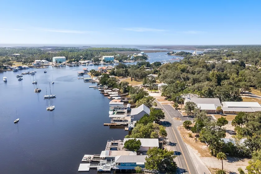 Riverfront home getaway. Completely remodeled. - Image 1