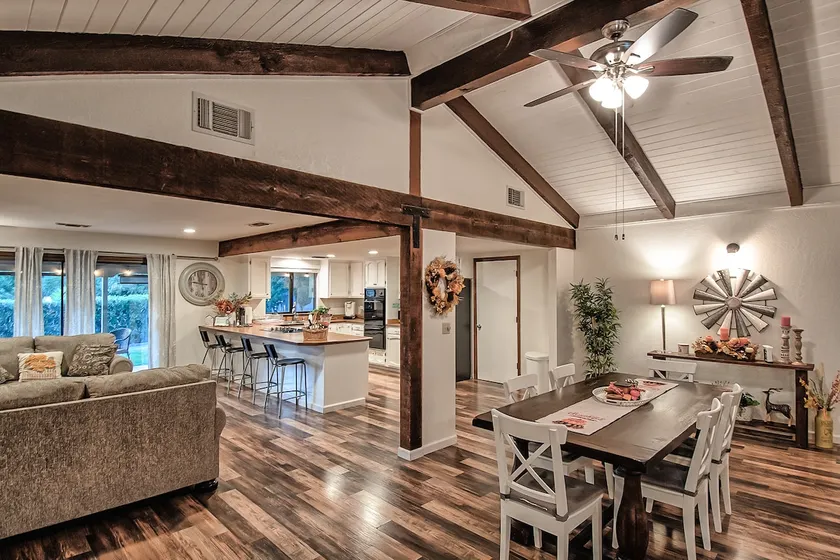 Chic Modern GEM - Spacious & Bright, Walk 2 Bethel - Image 1