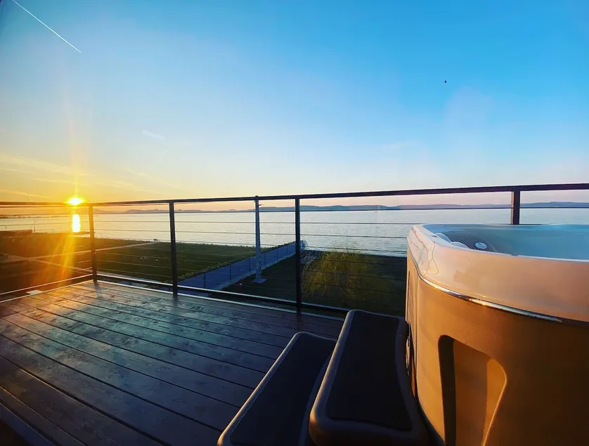 Hullám Panorama & Jacuzzi - Image 1