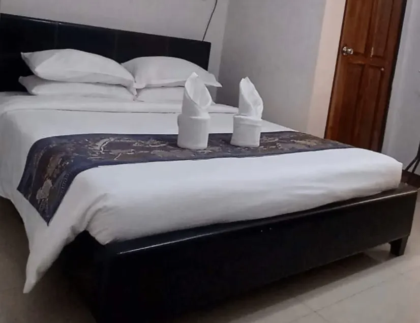 Estien’s cozy condotel w/unli wifi, netflix & kitchen - Image 1